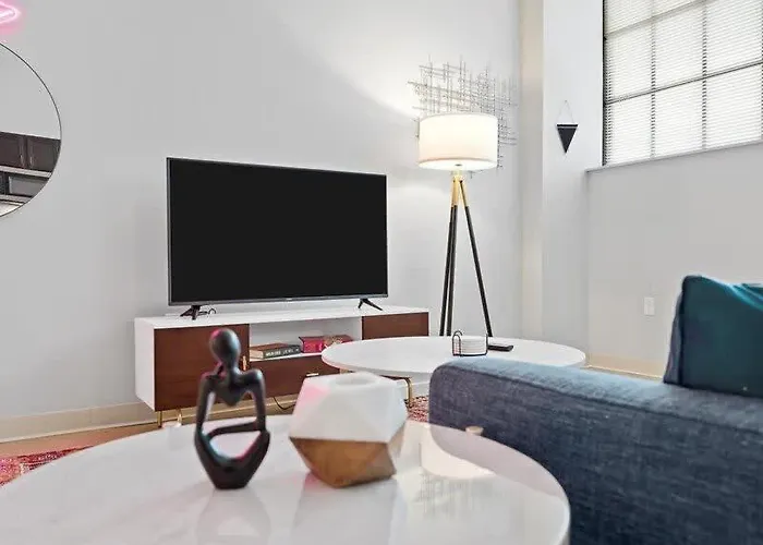 Cozysuites Lavish 1br, Downtown