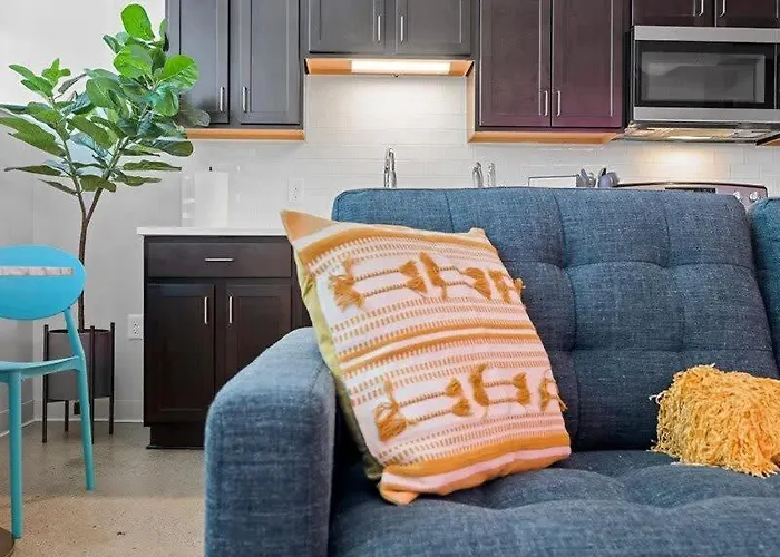 Cozysuites Lavish 1br, Downtown