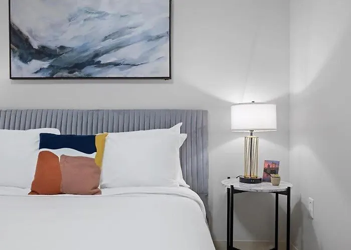 Cozysuites Lavish 1br, Downtown *