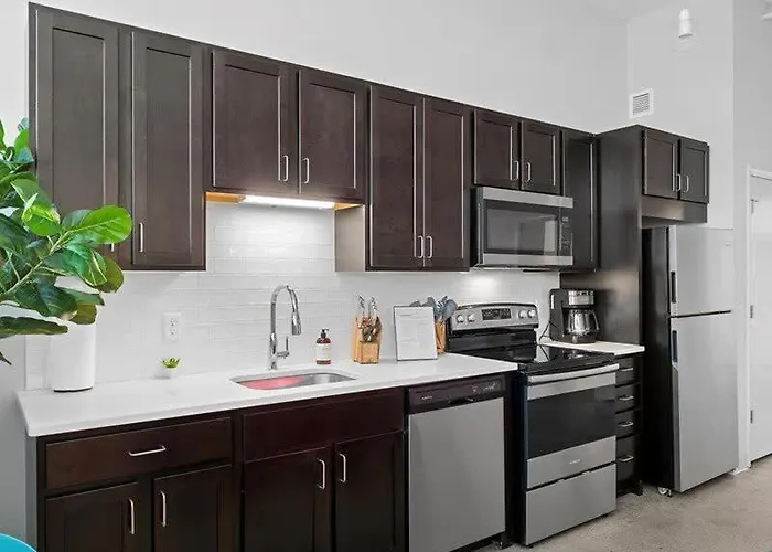 Cozysuites Lavish 1br, Downtown Apartment *