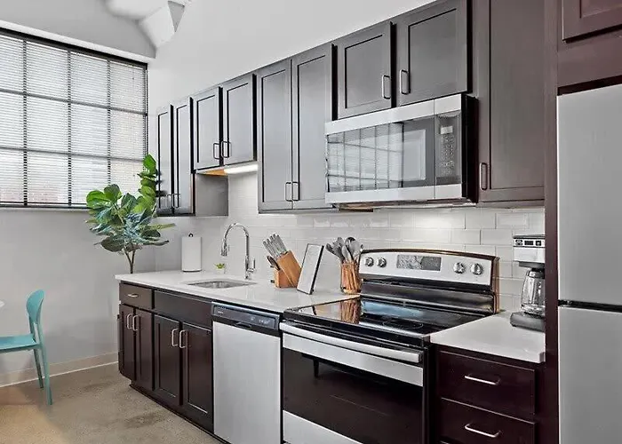 Cozysuites Lavish 1br, Downtown